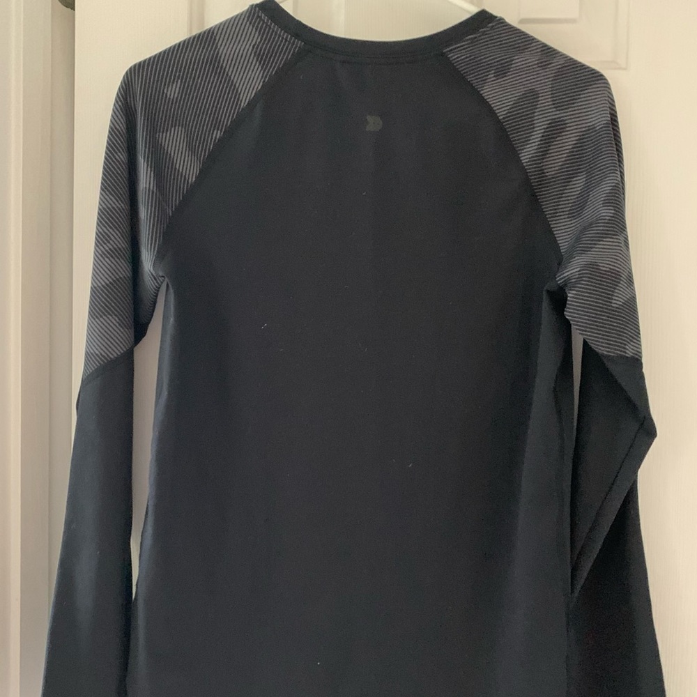 Black t-shirt.